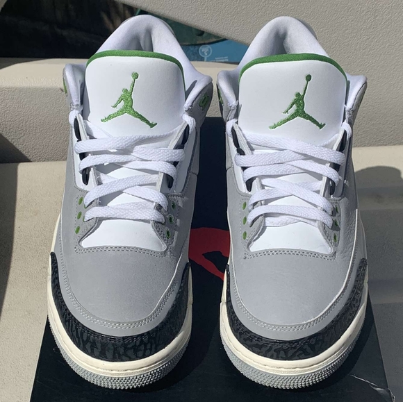 ❌SOLD❌Jordan 3 'Chlorophyll' - Picture 3 of 8
